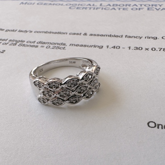 New 10KT White Gold Diamond Ring - Picture 1 of 9